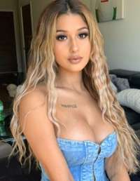 Merkez'deki Büyüleyici Eskort Bayan